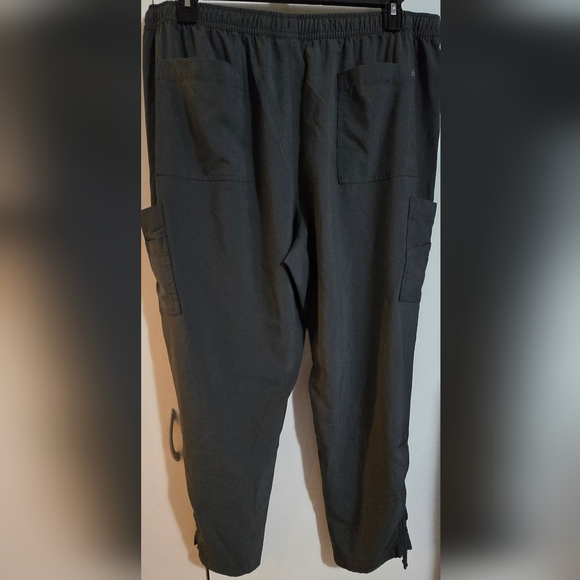 Easy Stretch Scrubs - Picture 5 of 9